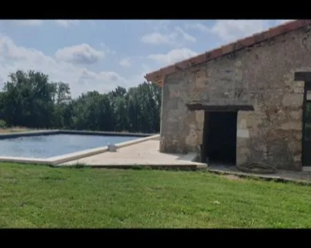 Ferme De Standing En Pleine Nature Hébergement de vacances La Chapelle-Faucher
