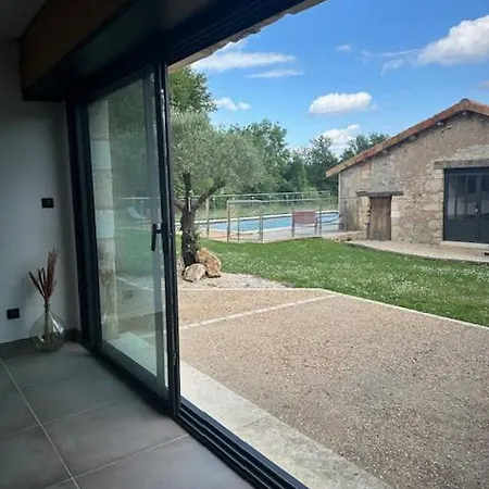 Casa vacanze Ferme De Standing En Pleine Nature La Chapelle-Faucher