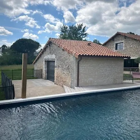 Ferme De Standing En Pleine Nature